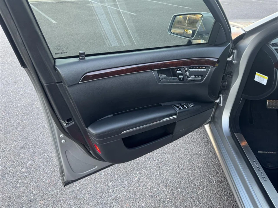 2010 Mercedes-Benz - Image 18 of 27