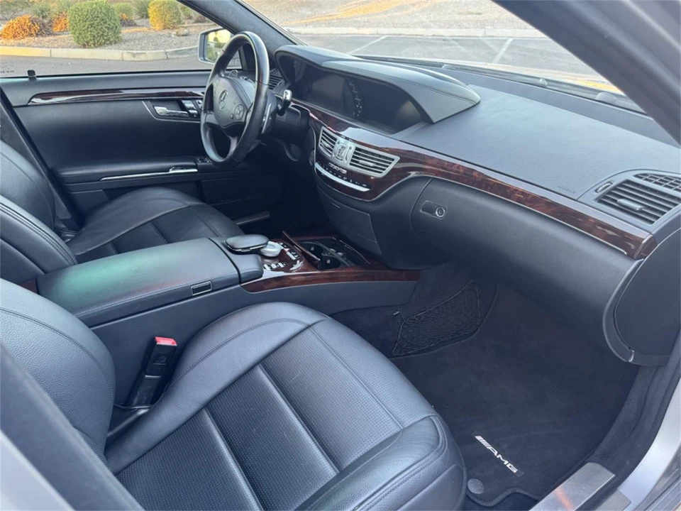 2010 Mercedes-Benz - Image 10 of 27