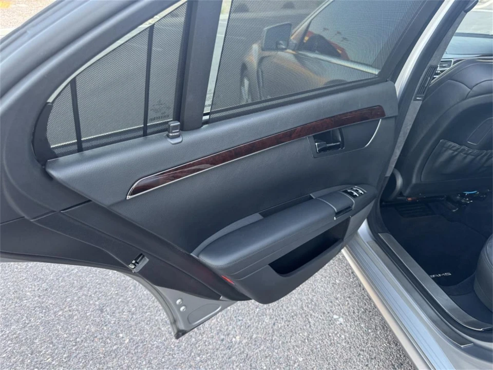 2010 Mercedes-Benz - Image 20 of 27