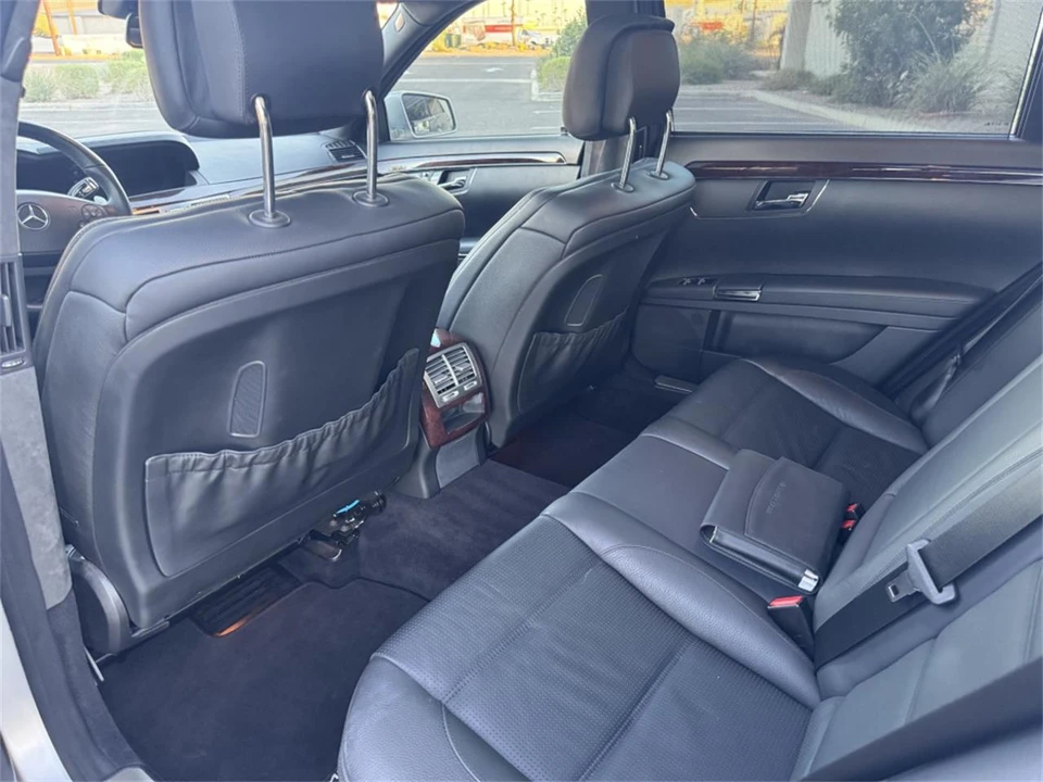 2010 Mercedes-Benz - Image 16 of 27