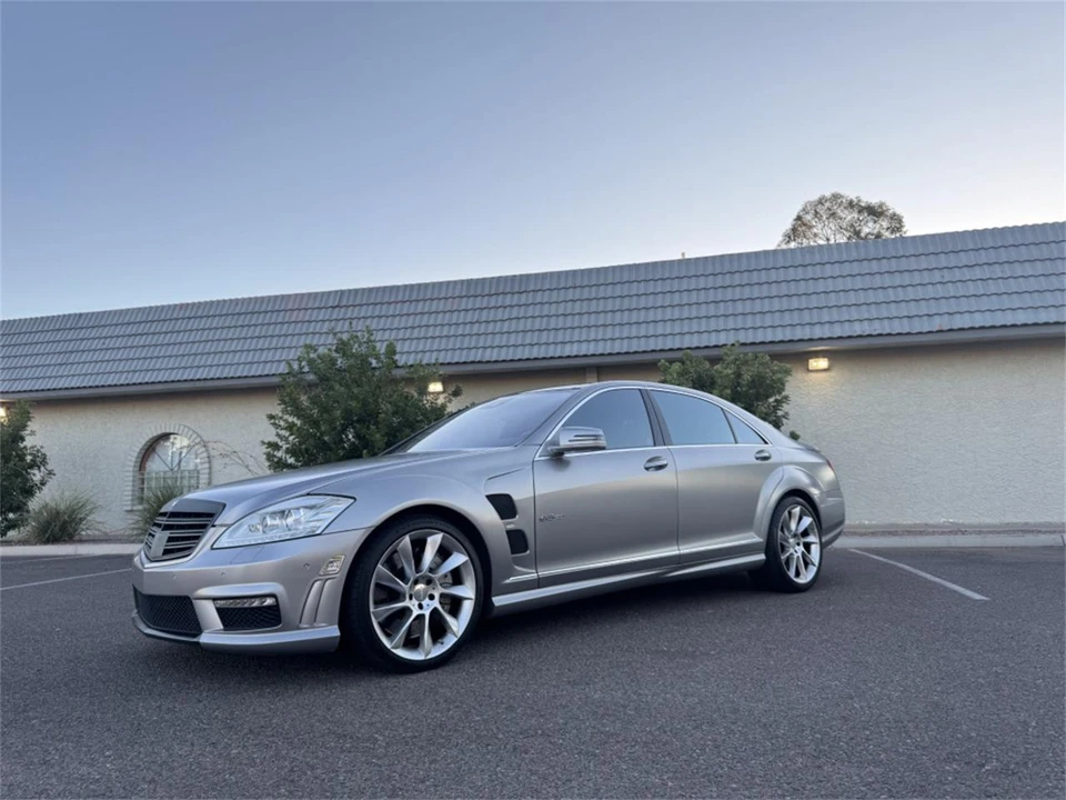 2010 Mercedes-Benz - Image 2 of 27
