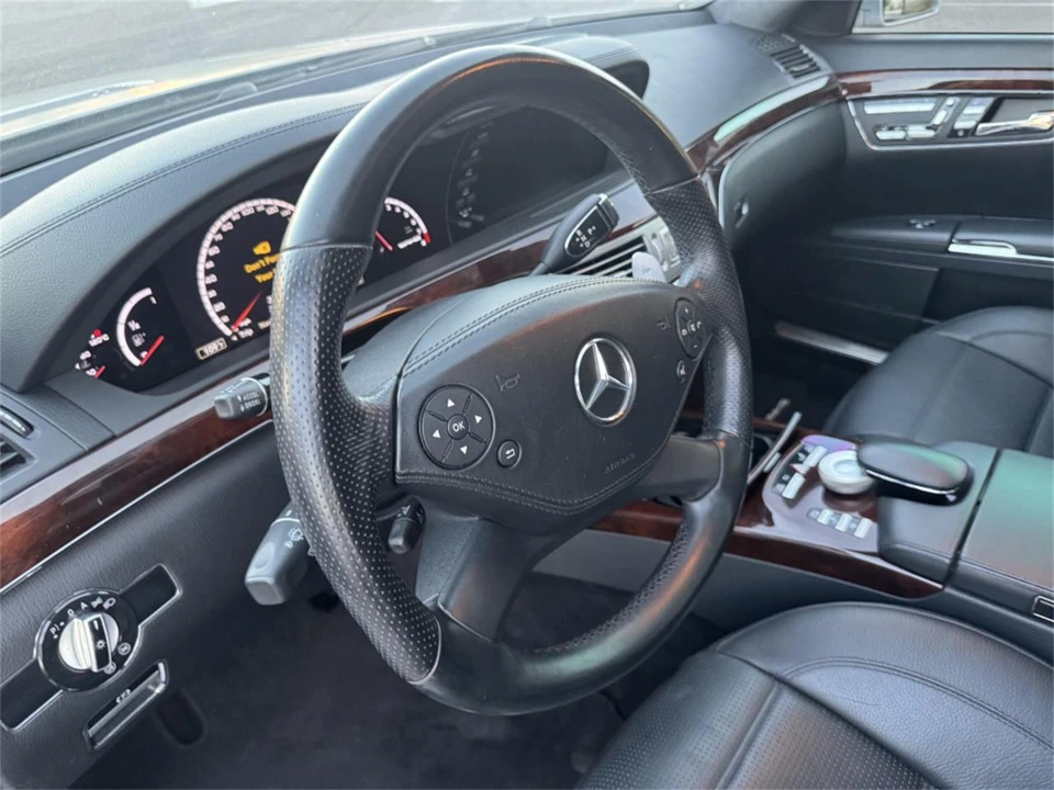 2010 Mercedes-Benz - Image 17 of 27