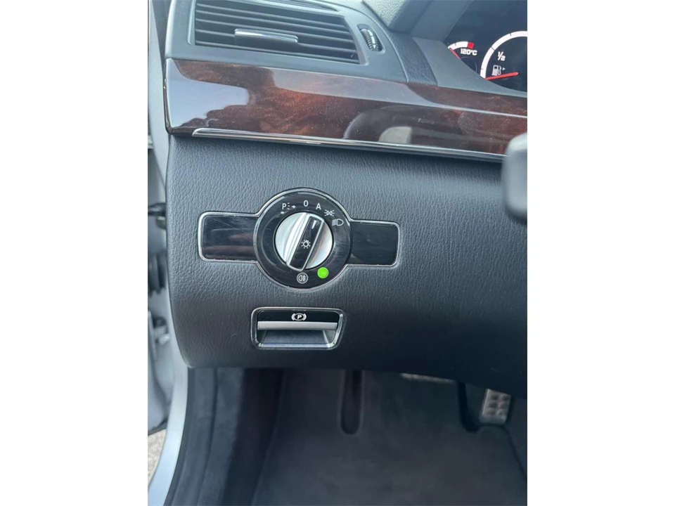 2010 Mercedes-Benz - Image 25 of 27
