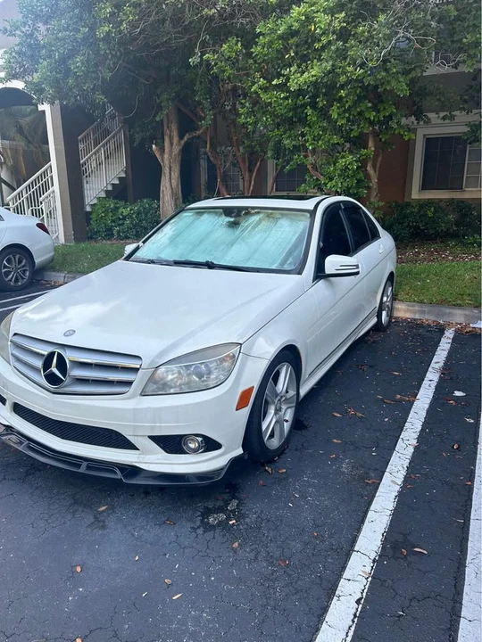 2010 Mercedes-Benz W204 C-Class - Image 2 of 9