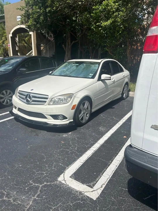 2010 Mercedes-Benz W204 C-Class - Image 5 of 9