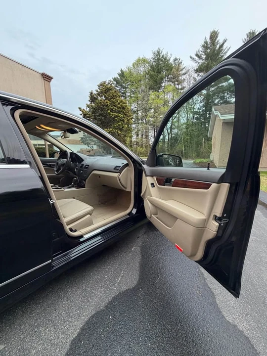 2010 Mercedes-Benz W204 C-Class - Image 11 of 17