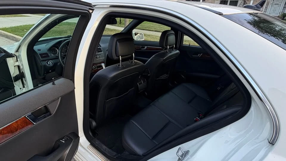 2010 Mercedes-Benz W204 C-Class - Image 11 of 19