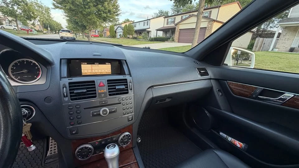 2010 Mercedes-Benz W204 C-Class - Image 15 of 19