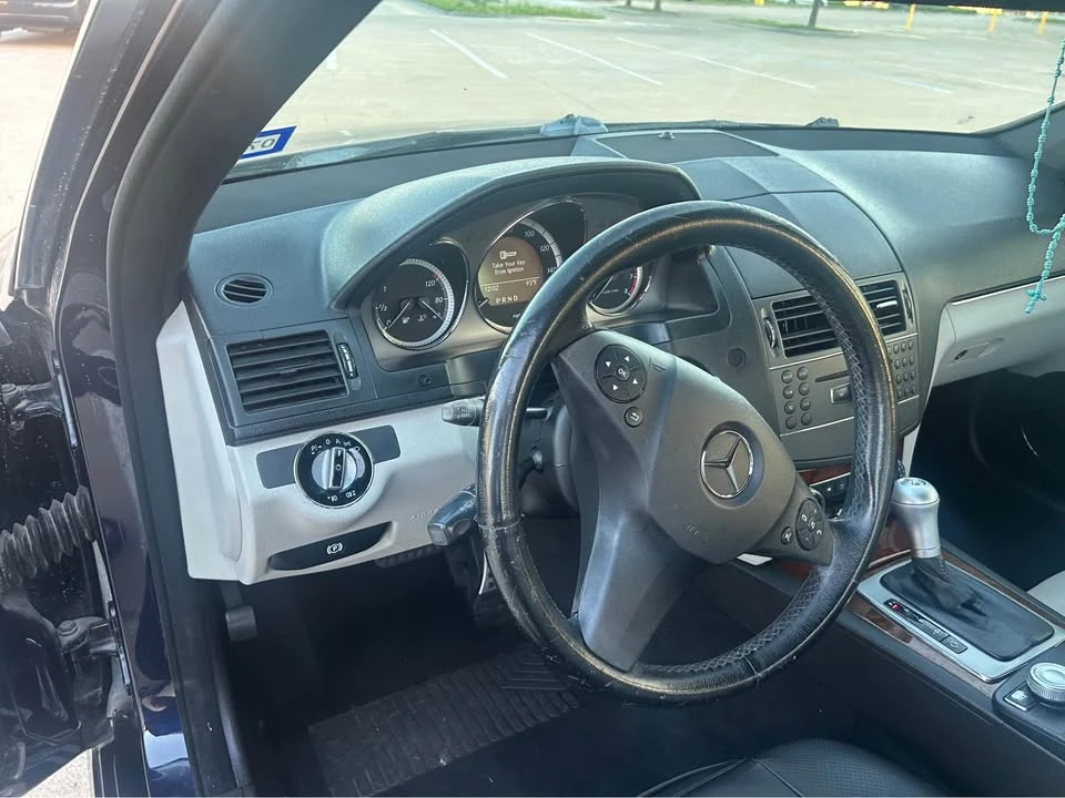 2010 Mercedes-Benz W204 C-Class - Image 5 of 13
