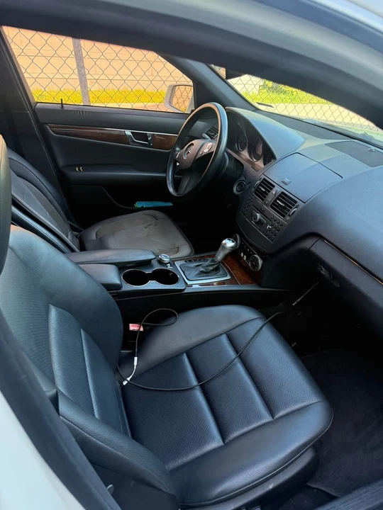 2010 Mercedes-Benz W204 C-Class - Image 3 of 4