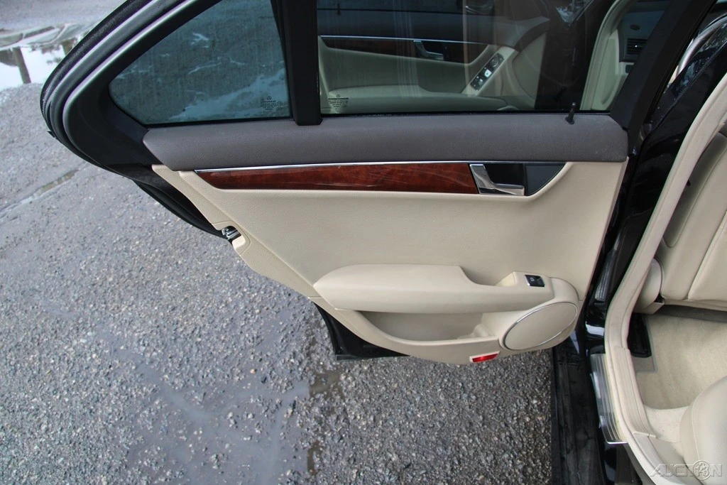 2010 Mercedes-Benz W204 C-Class - Image 18 of 21