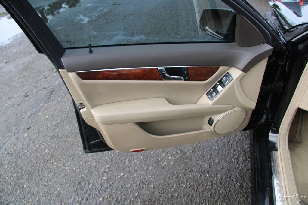 2010 Mercedes-Benz W204 C-Class - Image 13 of 21