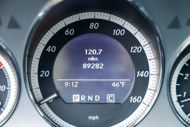 2010 Mercedes-Benz W204 C-Class - Image 6 of 12