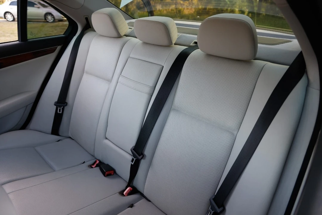 2010 Mercedes-Benz W204 C-Class - Image 8 of 12