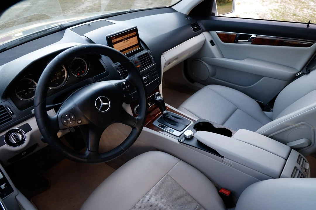 2010 Mercedes-Benz W204 C-Class - Image 4 of 12