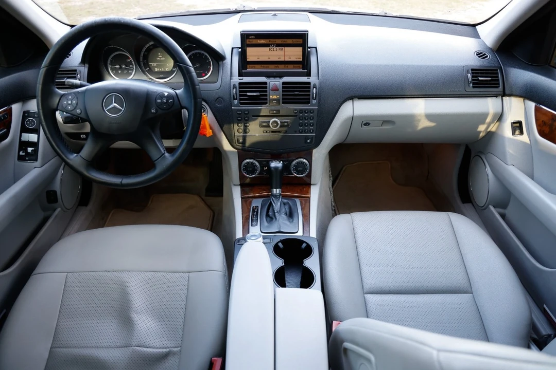 2010 Mercedes-Benz W204 C-Class - Image 2 of 12