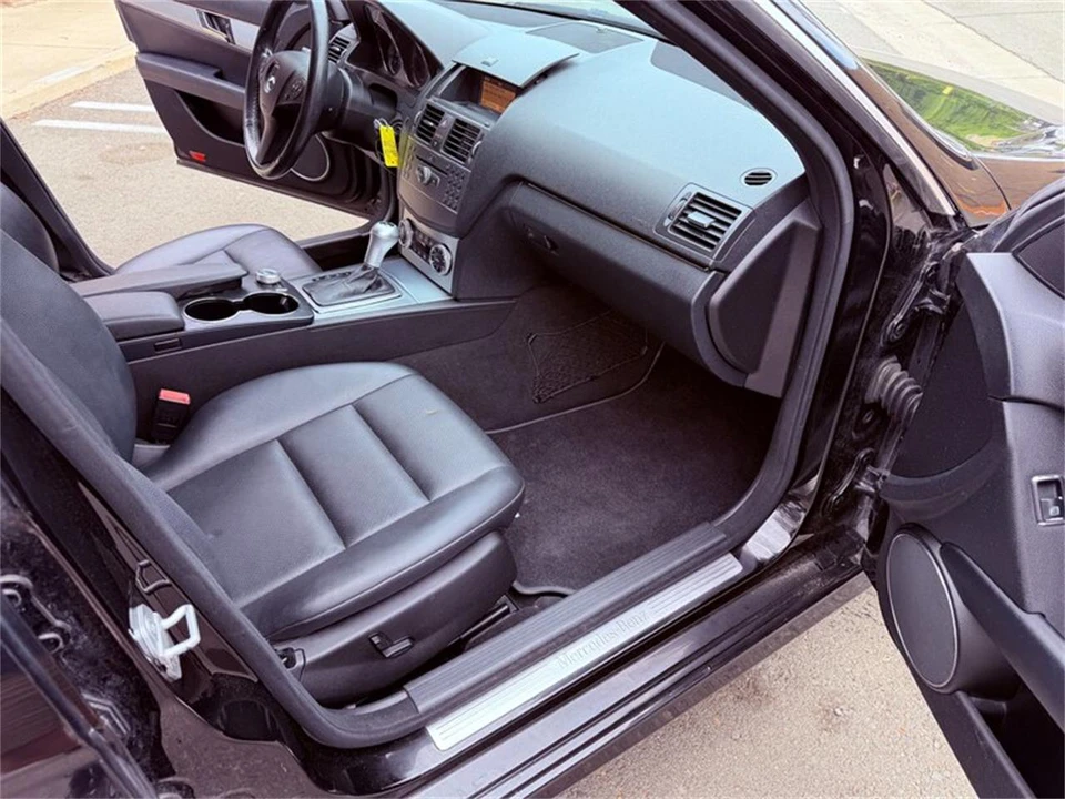 2010 Mercedes-Benz W204 C-Class - Image 24 of 31