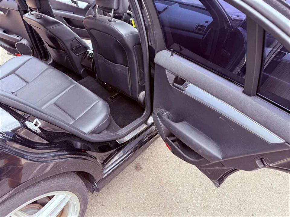 2010 Mercedes-Benz W204 C-Class - Image 26 of 31