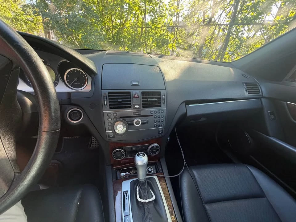 2010 Mercedes-Benz W204 C-Class - Image 8 of 11