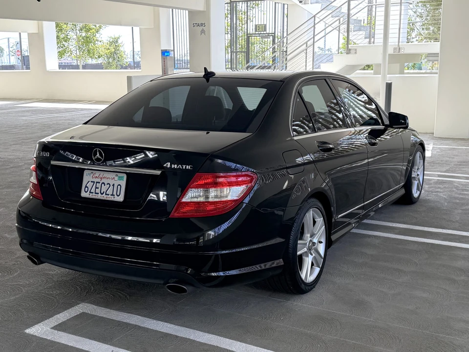 2010 Mercedes-Benz W204 C-Class - Image 11 of 31