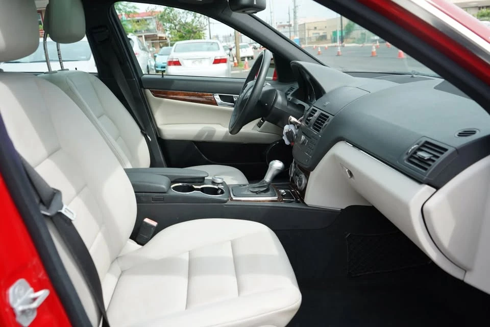 2010 Mercedes-Benz W204 C-Class - Image 14 of 20