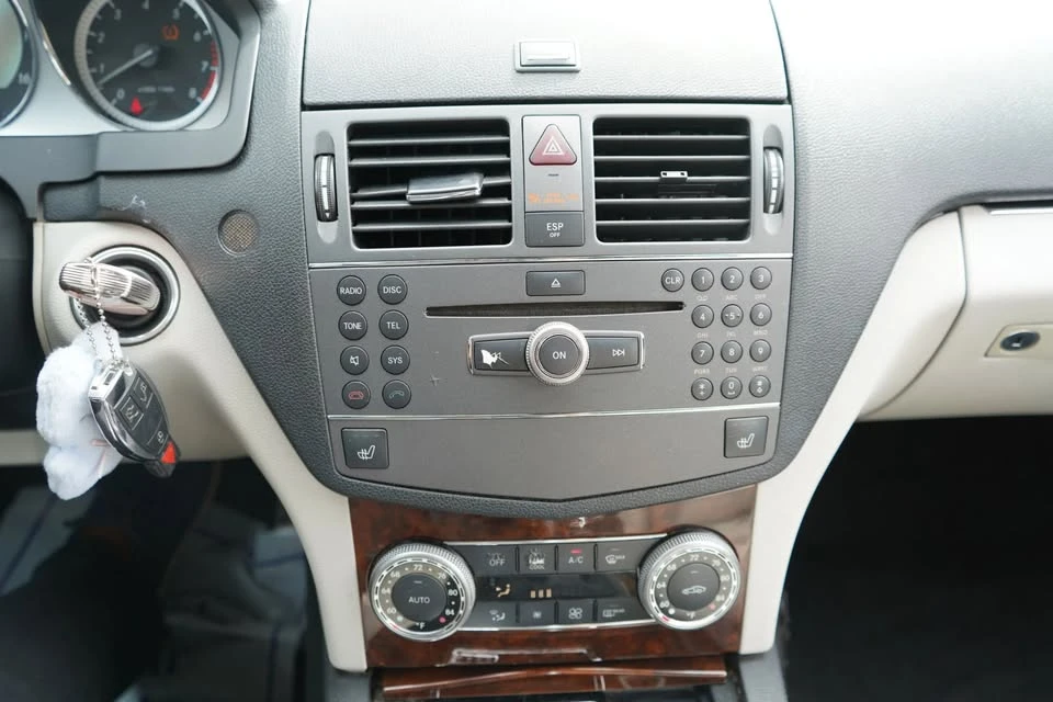 2010 Mercedes-Benz W204 C-Class - Image 9 of 20