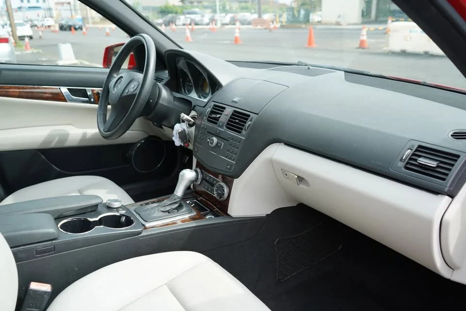 2010 Mercedes-Benz W204 C-Class - Image 13 of 20