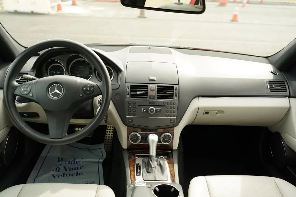 2010 Mercedes-Benz W204 C-Class - Image 12 of 20