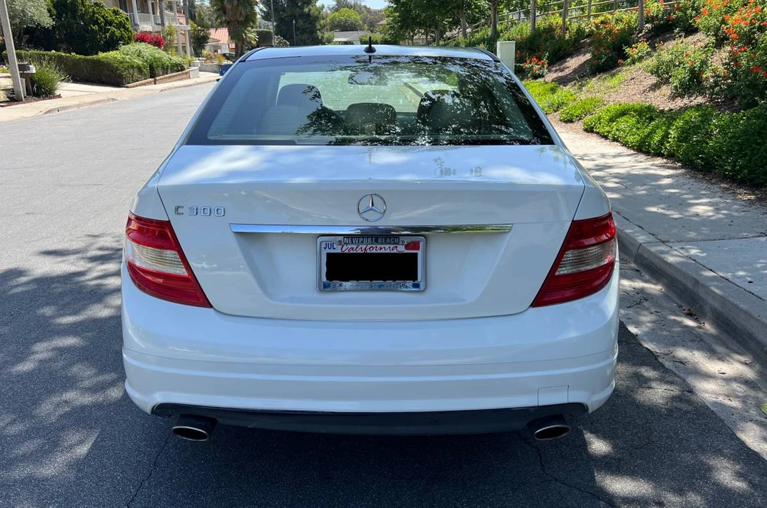 2010 Mercedes-Benz W204 C-Class - Image 3 of 10