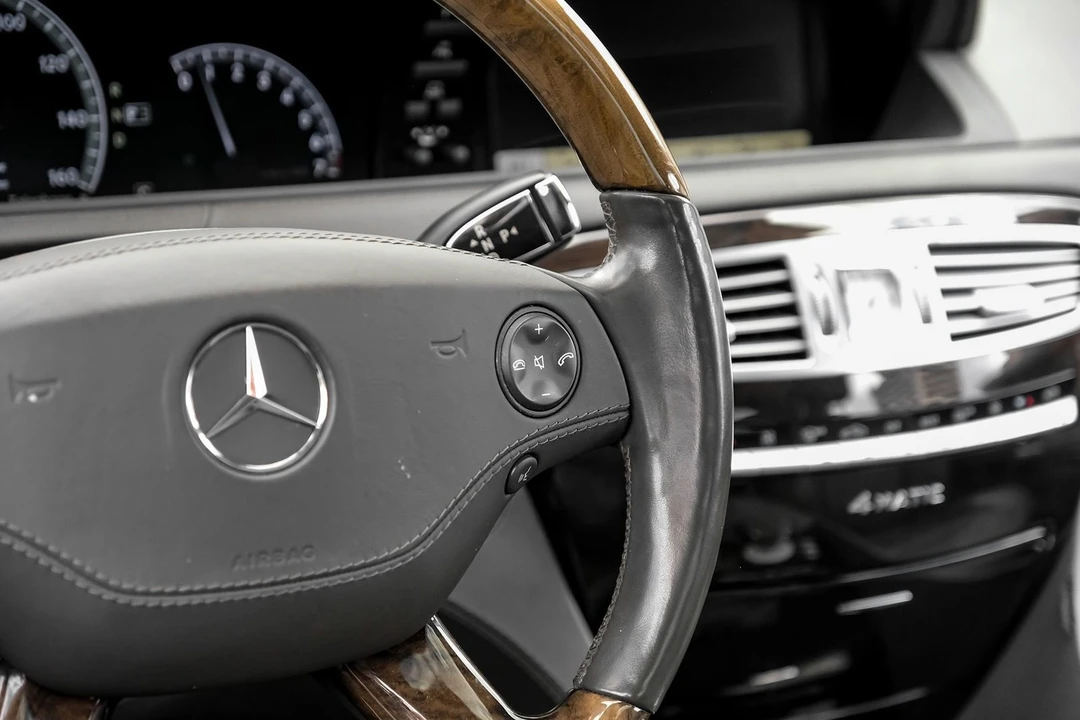2010 Mercedes-Benz - Image 13 of 31