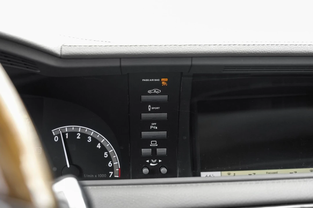 2010 Mercedes-Benz - Image 20 of 31