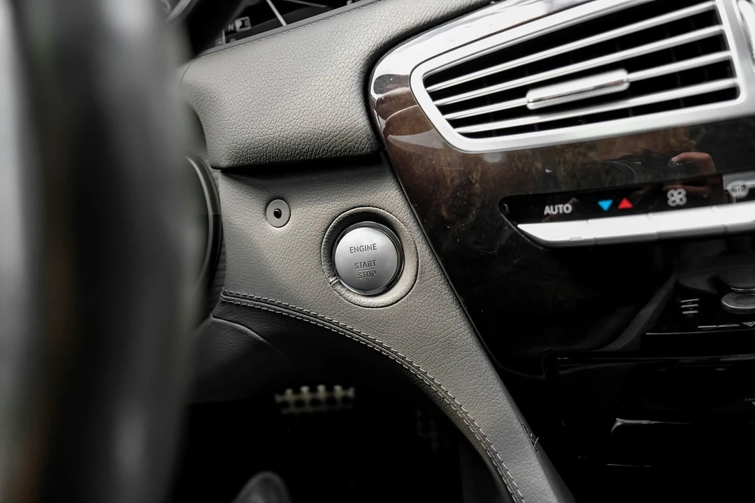 2010 Mercedes-Benz - Image 16 of 31