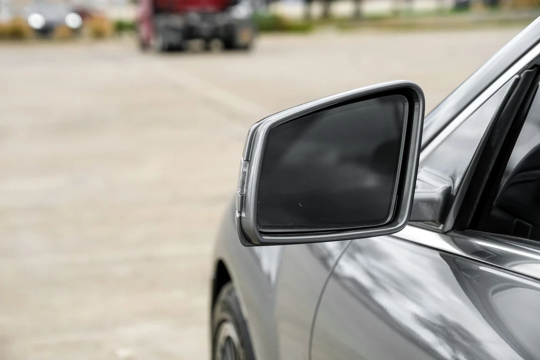 2010 Mercedes-Benz - Image 26 of 31