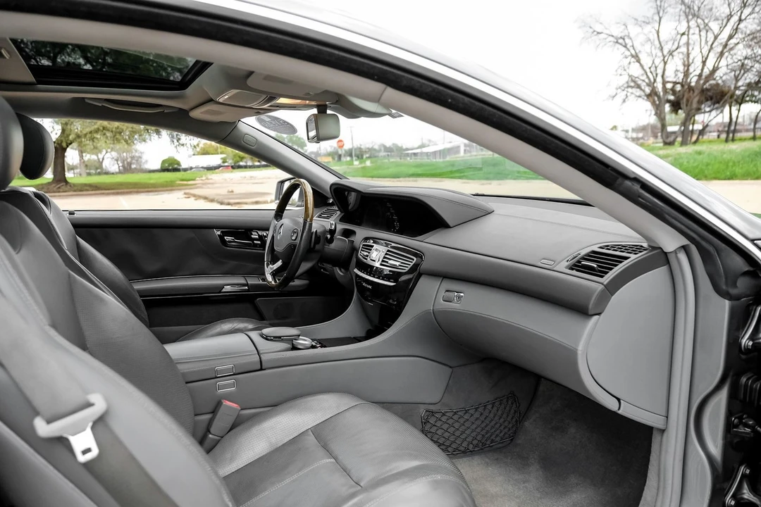 2010 Mercedes-Benz - Image 10 of 31