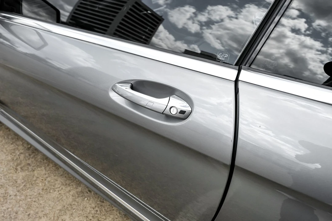 2010 Mercedes-Benz - Image 27 of 31