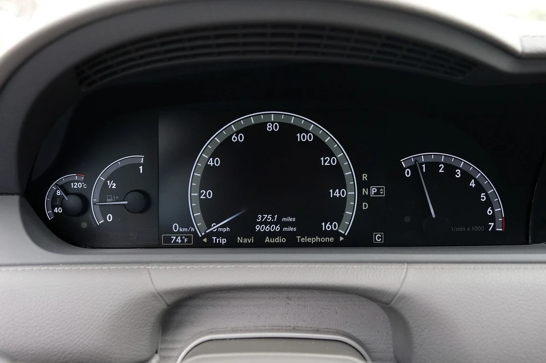 2010 Mercedes-Benz - Image 14 of 31