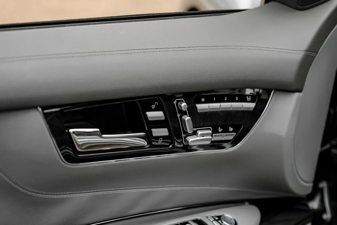 2010 Mercedes-Benz - Image 30 of 31
