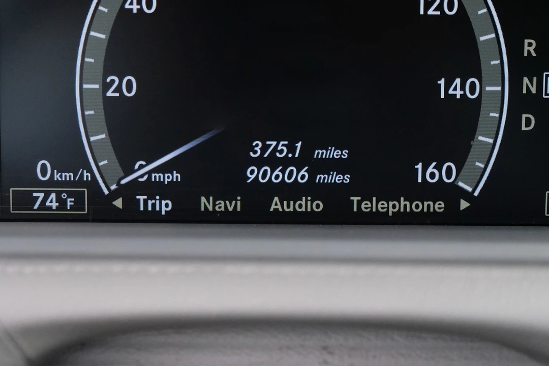 2010 Mercedes-Benz - Image 15 of 31