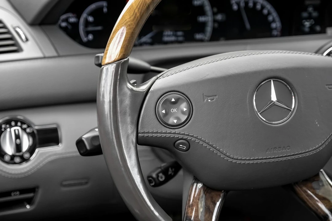 2010 Mercedes-Benz - Image 12 of 31