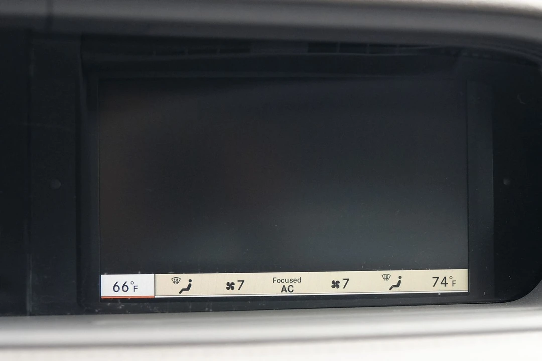 2010 Mercedes-Benz - Image 21 of 31