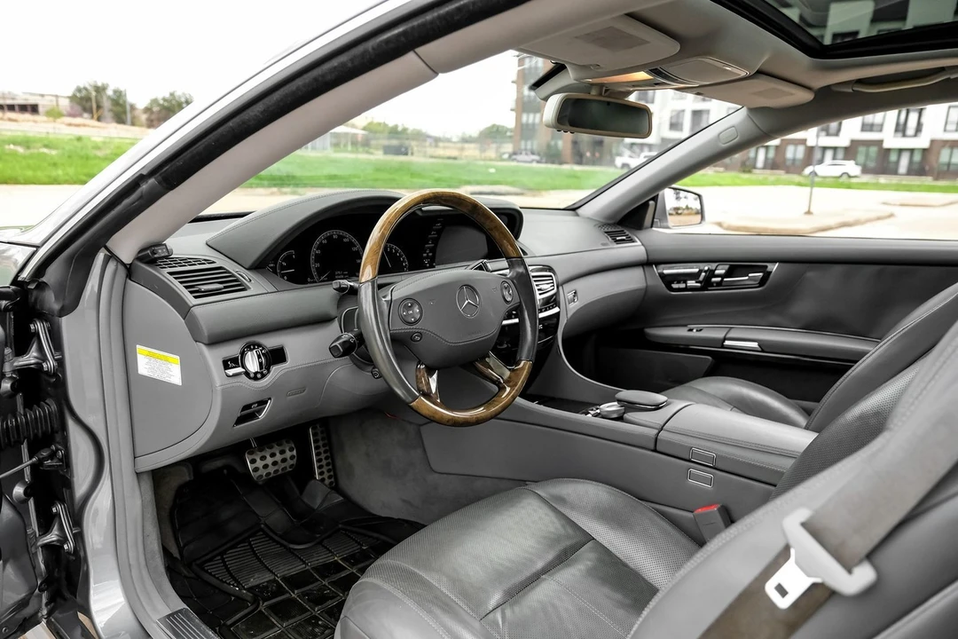2010 Mercedes-Benz - Image 3 of 31