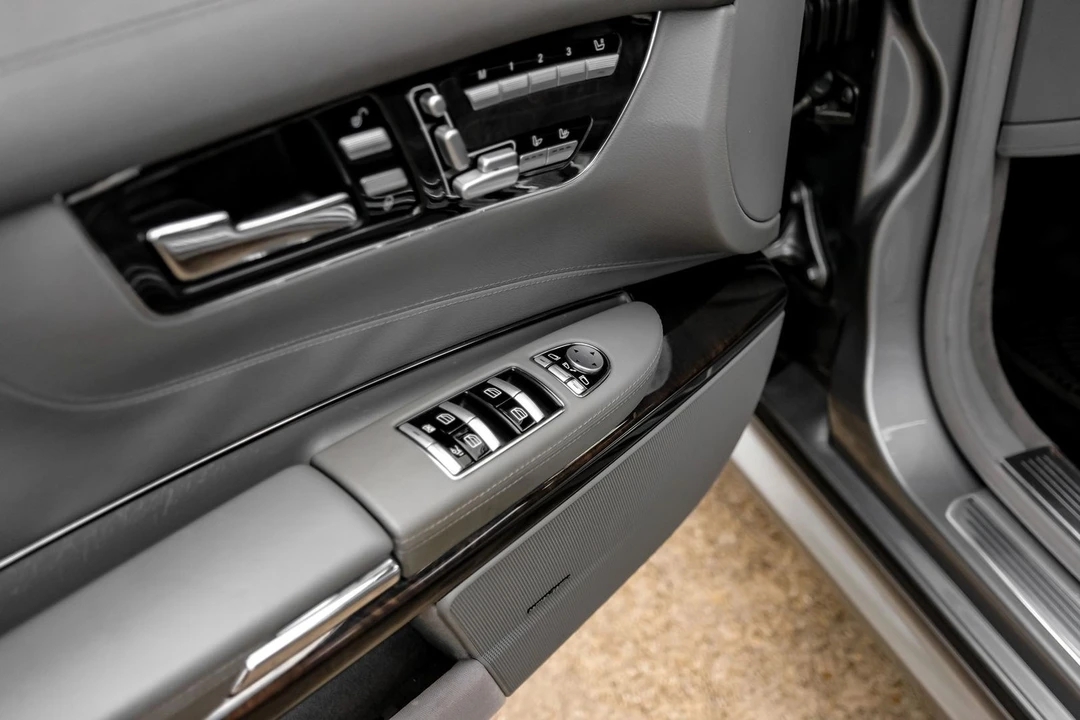 2010 Mercedes-Benz - Image 29 of 31