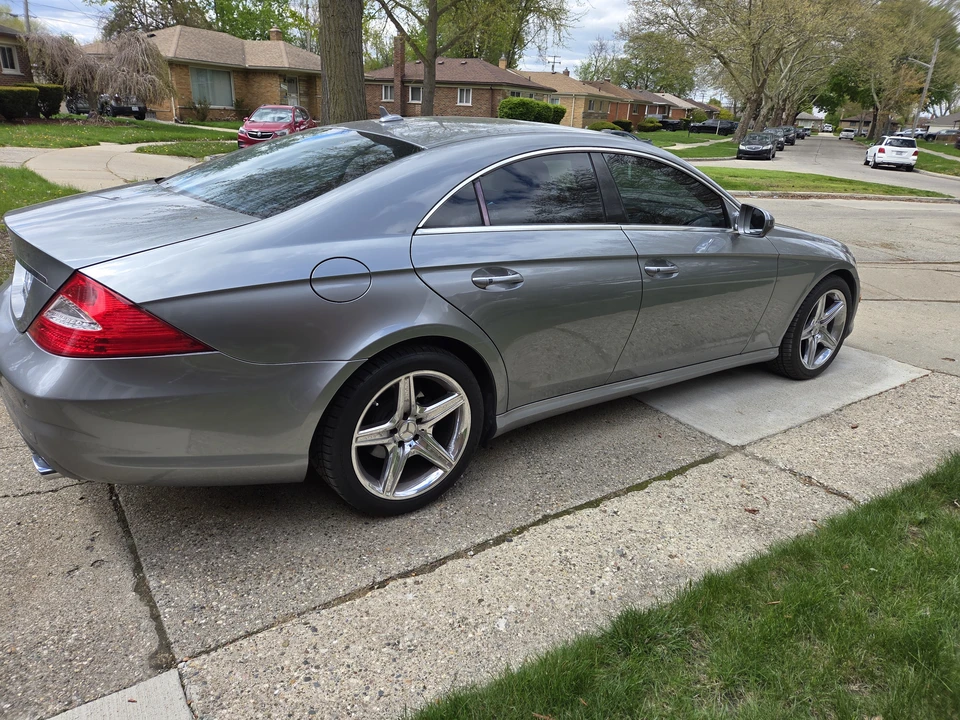 2010 Mercedes-Benz C219 CLS-Class - Image 9 of 31