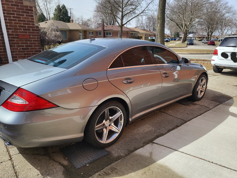 2010 Mercedes-Benz C219 CLS-Class - Image 8 of 31