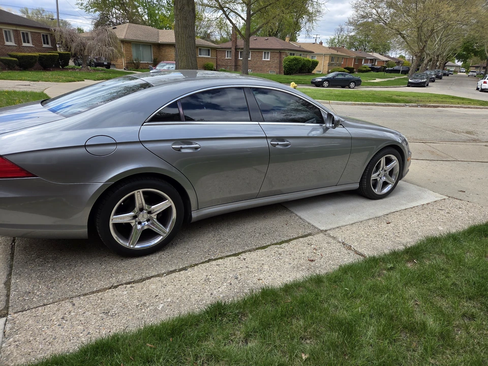 2010 Mercedes-Benz C219 CLS-Class - Image 10 of 31