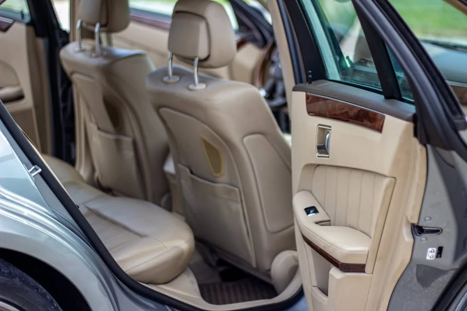 2010 Mercedes-Benz W212 E-Class - Image 11 of 16