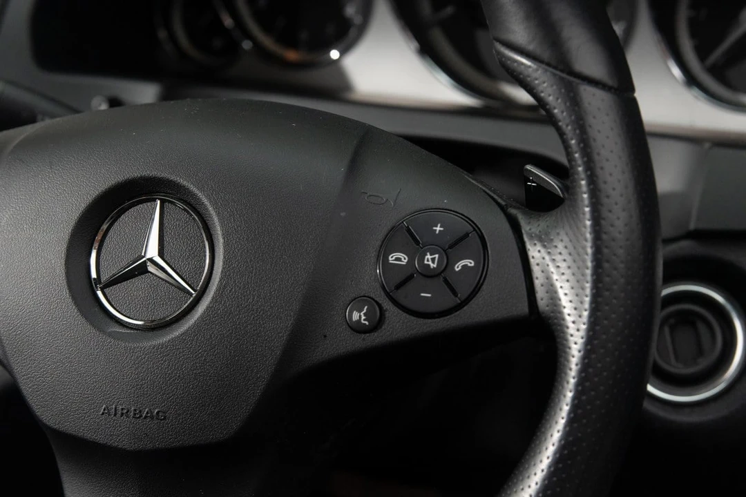 2010 Mercedes-Benz W212 E-Class - Image 23 of 30