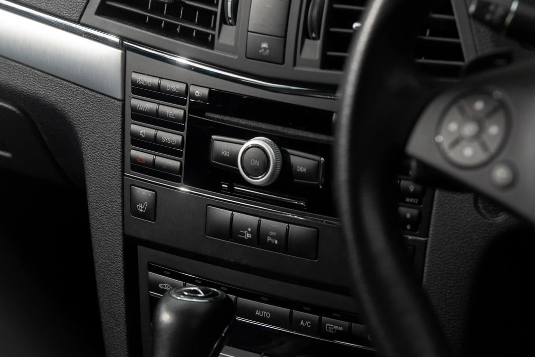 2010 Mercedes-Benz W212 E-Class - Image 26 of 30