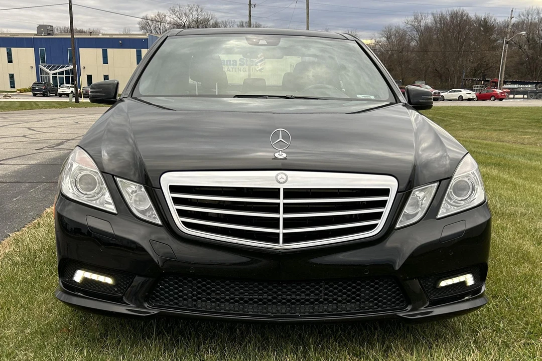 2010 Mercedes-Benz W212 E-Class - Image 2 of 31