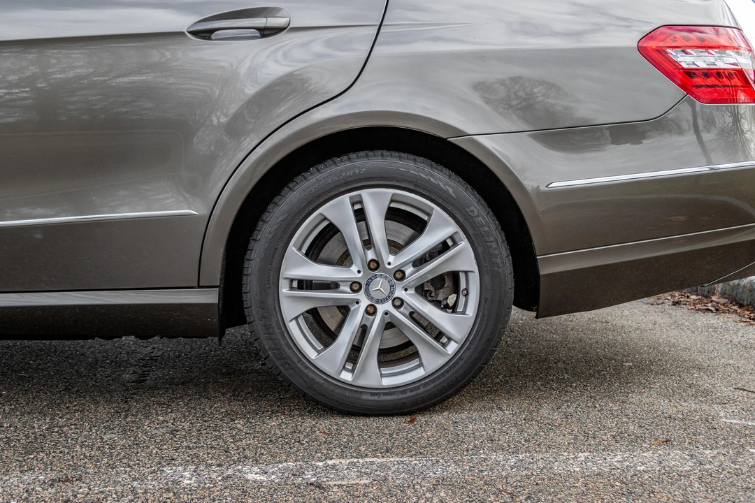 2010 Mercedes-Benz W212 E-Class - Image 25 of 31